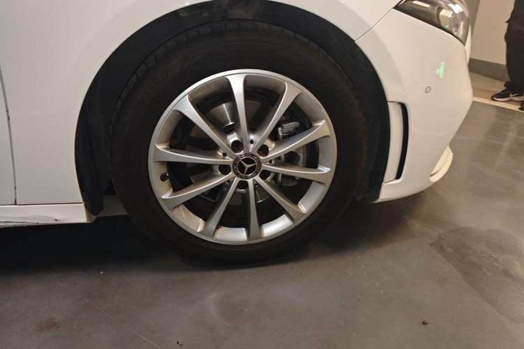 Used Mercedes-Benz A-Class 2020 Restyled A 200 L Sport Sedan Fashion Version Right Front Wheel Hub