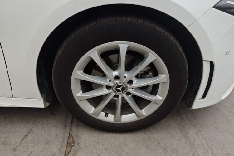 Used Mercedes-Benz A-Class 2020 Restyled A 200 L Sport Sedan Fashion Version Right Front Wheel Hub