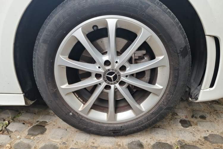 Used Mercedes-Benz A-Class 2020 Restyled A 200 L Sport Sedan Fashion Version Right Front Wheel Hub