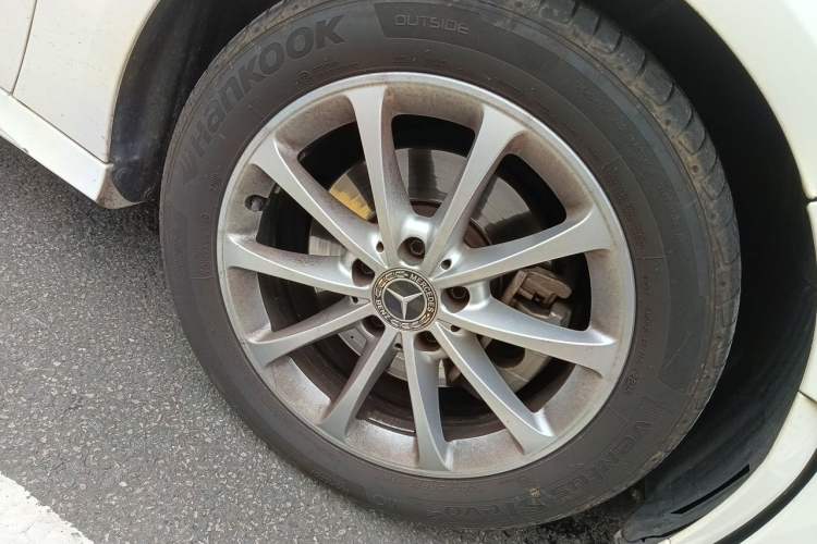 Used Mercedes-Benz A-Class 2020 Restyled A 200 L Sport Sedan Dynamic Version Right Front Wheel Hub