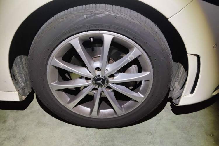 Used Mercedes-Benz A-Class 2020 Restyled A 200 L Sport Sedan Fashion Version Right Front Wheel Hub
