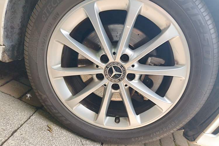 Used Mercedes-Benz A-Class 2020 Restyled A 200 L Sport Sedan Fashion Version Right Front Wheel Hub
