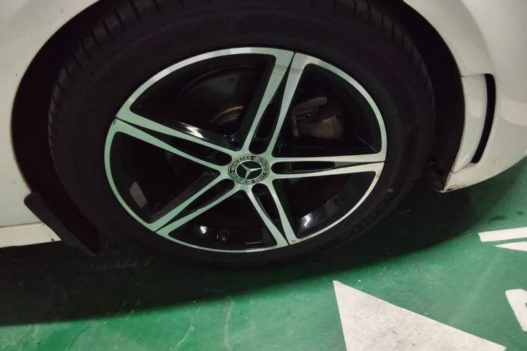 Used Mercedes-Benz A-Class 2020 A 220 L 4MATIC Sport Sedan Right Front Wheel Hub
