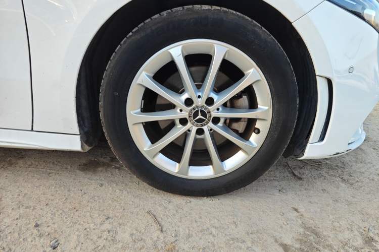 Used Mercedes-Benz A-Class 2020 Restyled A 200 L Sport Sedan Fashion Version Right Front Wheel Hub