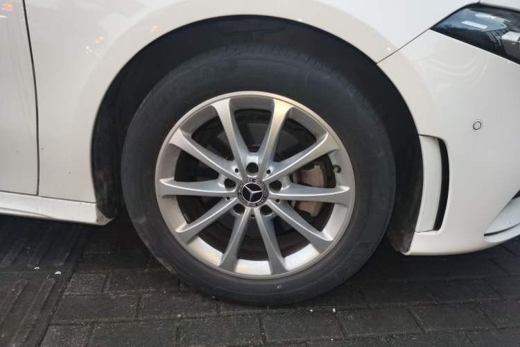 Used Mercedes-Benz A-Class 2020 Restyled A 200 L Sport Sedan Fashion Version Right Front Wheel Hub