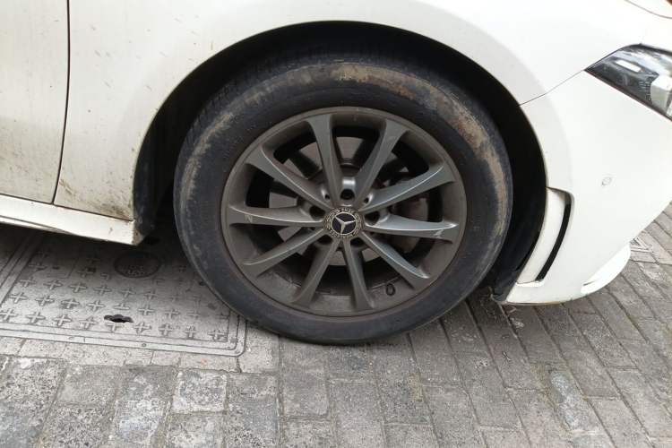 Used Mercedes-Benz A-Class 2020 Restyled A 200 L Sport Sedan Dynamic Version Right Front Wheel Hub