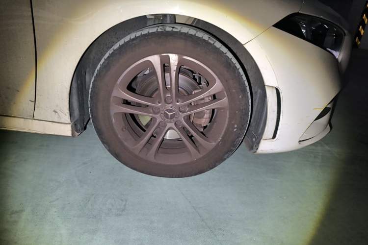 Used Mercedes-Benz A-Class 2020 Facelift A 180 L Sport Sedan Special Configuration Right Front Wheel Hub