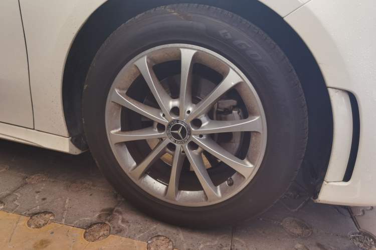Used Mercedes-Benz A-Class 2020 A 200 L Sport Sedan Right Front Wheel Hub