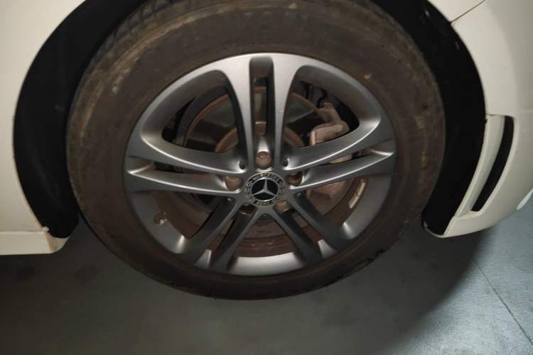 Used Mercedes-Benz A-Class 2020 Facelift A 180 L Sport Sedan Special Configuration Right Front Wheel Hub