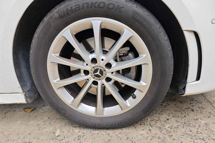 Used Mercedes-Benz A-Class 2020 Restyled A 200 L Sport Sedan Fashion Version Right Front Wheel Hub