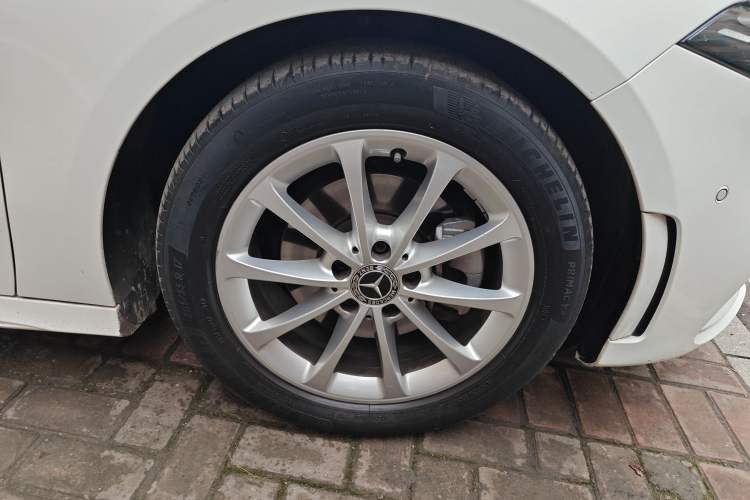 Used Mercedes-Benz A-Class 2020 Restyled A 200 L Sport Sedan Fashion Version Right Front Wheel Hub