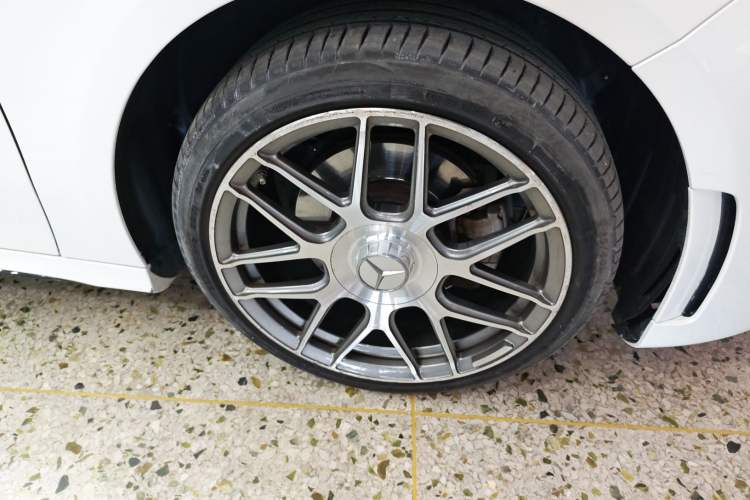 Used Mercedes-Benz A-Class 2020 A 200 L Sport Sedan Right Front Wheel Hub
