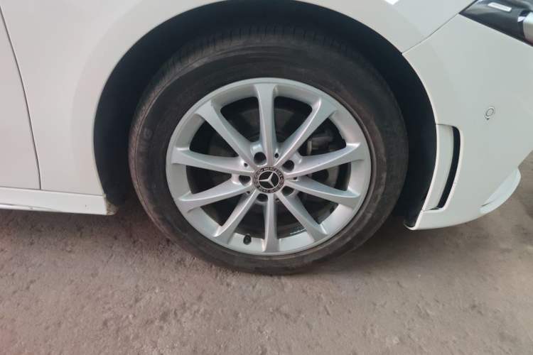 Used Mercedes-Benz A-Class 2020 Restyled A 200 L Sport Sedan Fashion Version Right Front Wheel Hub