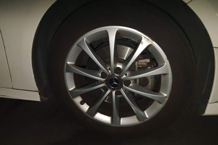 Used Mercedes-Benz A-Class 2020 Restyled A 200 L Sport Sedan Fashion Version Right Front Wheel Hub