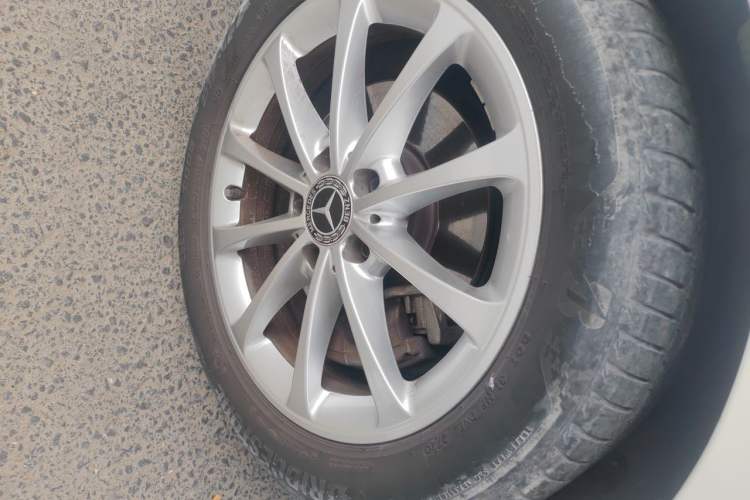 Used Mercedes-Benz A-Class 2020 Restyled A 200 L Sport Sedan Fashion Version Right Front Wheel Hub
