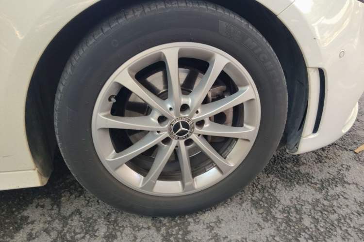 Used Mercedes-Benz A-Class 2020 Restyled A 200 L Sport Sedan Fashion Version Right Front Wheel Hub