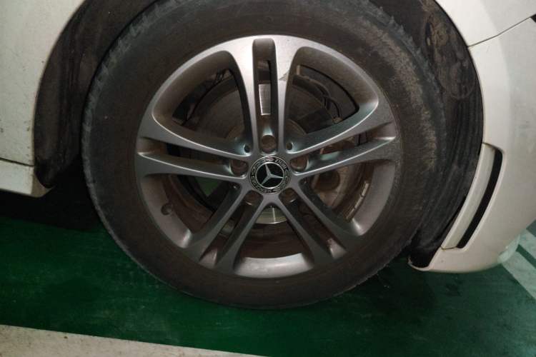 Used Mercedes-Benz A-Class 2020 Facelift A 180 L Sport Sedan Special Configuration Right Front Wheel Hub