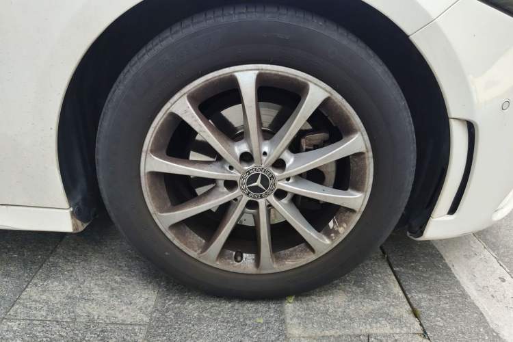 Used Mercedes-Benz A-Class 2020 Restyled A 200 L Sport Sedan Fashion Version Right Front Wheel Hub