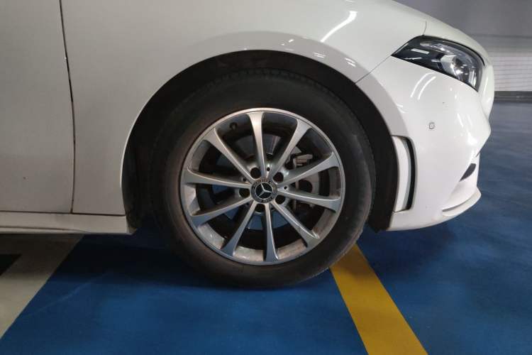 Used Mercedes-Benz A-Class 2020 Restyled A 200 L Sport Sedan Dynamic Version Right Front Wheel Hub