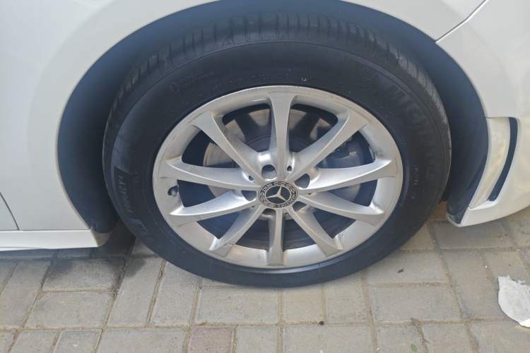 Used Mercedes-Benz A-Class 2020 Restyled A 200 L Sport Sedan Fashion Version Right Front Wheel Hub