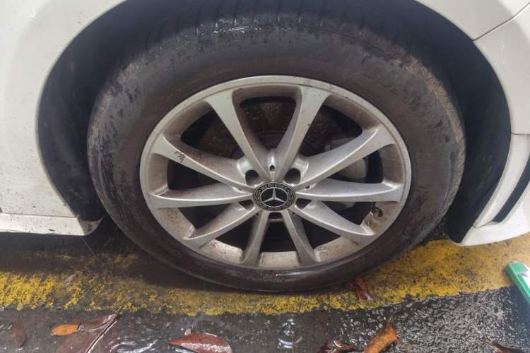 Used Mercedes-Benz A-Class 2020 Restyled A 200 L Sport Sedan Dynamic Version Right Front Wheel Hub