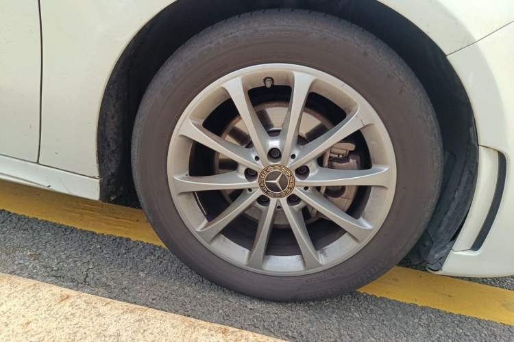 Used Mercedes-Benz A-Class 2020 Restyled A 200 L Sport Sedan Fashion Version Right Front Wheel Hub