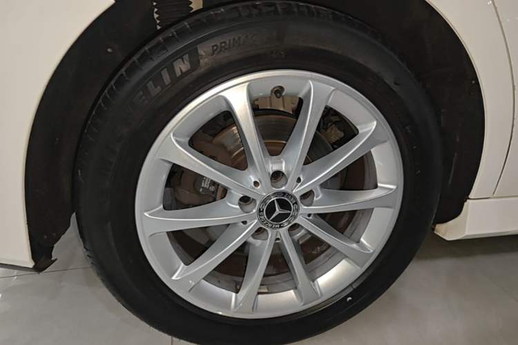 Used Mercedes-Benz A-Class 2020 Restyled A 200 L Sport Sedan Fashion Version Right Rear Wheel Hub
