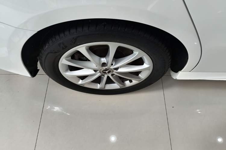 Used Mercedes-Benz A-Class 2020 Restyled A 200 L Sport Sedan Fashion Version Right Rear Wheel Hub
