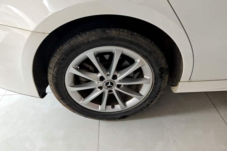 Used Mercedes-Benz A-Class 2020 Restyled A 200 L Sport Sedan Fashion Version Right Rear Wheel Hub