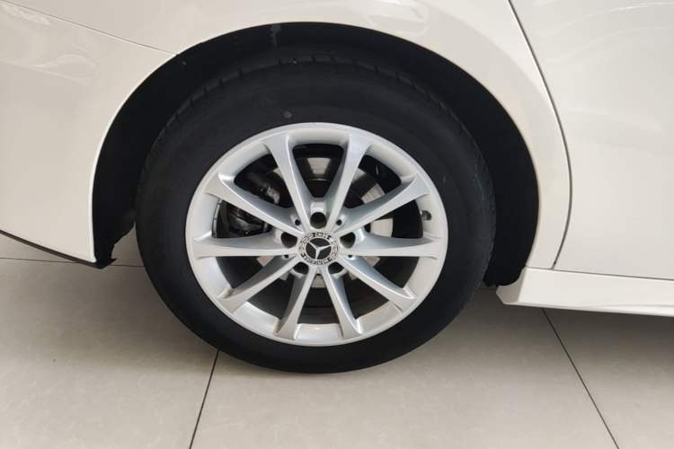 Used Mercedes-Benz A-Class 2020 Restyled A 200 L Sport Sedan Fashion Version Right Rear Wheel Hub