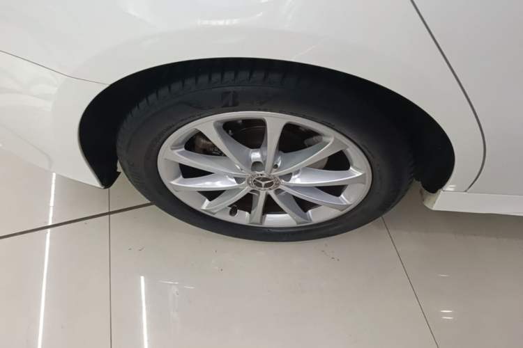 Used Mercedes-Benz A-Class 2020 Restyled A 200 L Sport Sedan Fashion Version Right Rear Wheel Hub