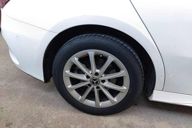Used Mercedes-Benz A-Class 2020 Restyled A 200 L Sport Sedan Fashion Version Right Rear Wheel Hub