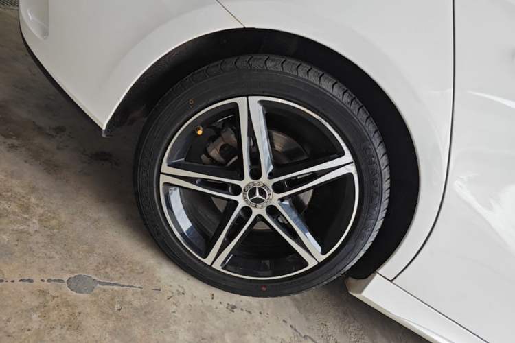 Used Mercedes-Benz A-Class 2020 A 220 L 4MATIC Sport Sedan Right Rear Wheel Hub
