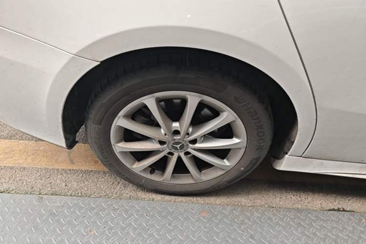 Used Mercedes-Benz A-Class 2020 Restyled A 200 L Sport Sedan Fashion Version Right Rear Wheel Hub
