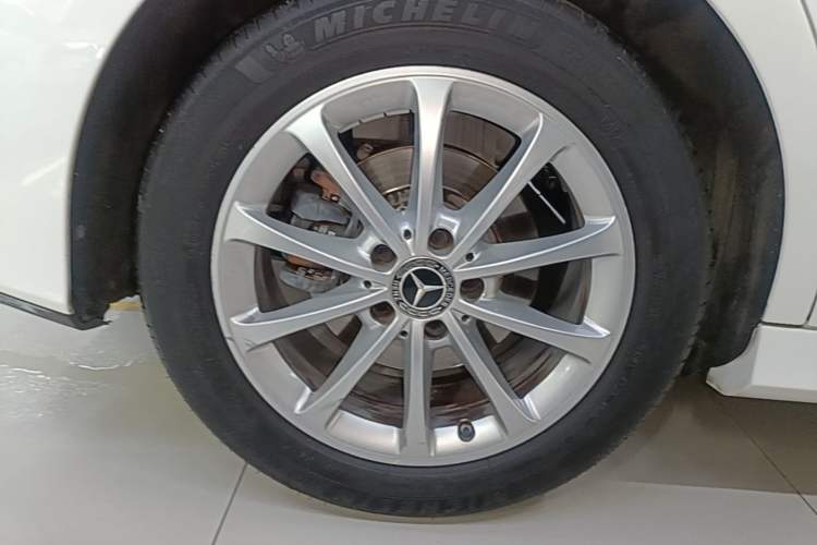 Used Mercedes-Benz A-Class 2020 Restyled A 200 L Sport Sedan Fashion Version Right Rear Wheel Hub