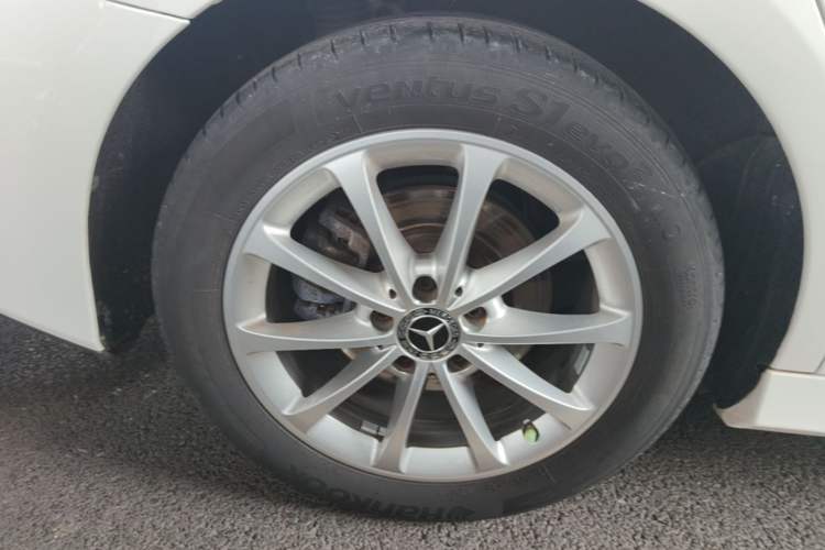 Used Mercedes-Benz A-Class 2020 Restyled A 200 L Sport Sedan Fashion Version Right Rear Wheel Hub