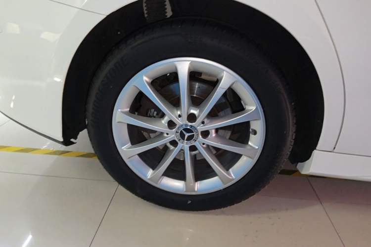 Used Mercedes-Benz A-Class 2020 Restyled A 200 L Sport Sedan Fashion Version Right Rear Wheel Hub