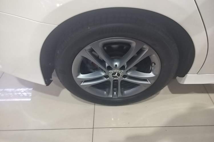 Used Mercedes-Benz A-Class 2020 Facelift A 180 L Sport Sedan Special Configuration Right Rear Wheel Hub