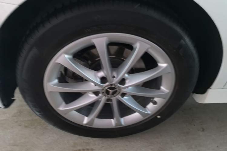 Used Mercedes-Benz A-Class 2020 Restyled A 200 L Sport Sedan Fashion Version Right Rear Wheel Hub