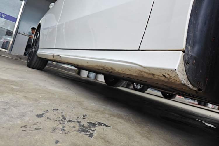 Used Mercedes-Benz A-Class 2020 A 220 L 4MATIC Sport Sedan Right Side Sill