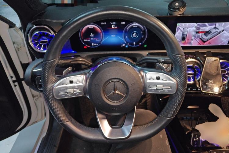 Used Mercedes-Benz A-Class 2020 Restyled A 200 L Sport Sedan Fashion Version Steering Wheel