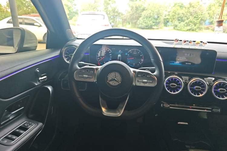 Used Mercedes-Benz A-Class 2020 Restyled A 200 L Sport Sedan Fashion Version Steering Wheel