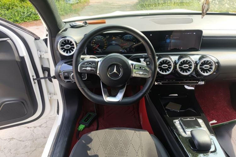 Used Mercedes-Benz A-Class 2020 Restyled A 200 L Sport Sedan Fashion Version Steering Wheel