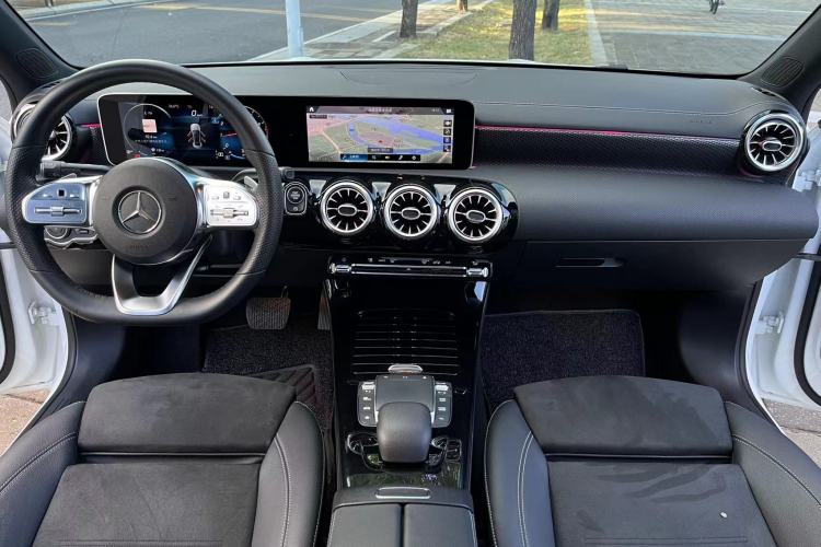 Used Mercedes-Benz A-Class 2020 Restyled A 200 L Sport Sedan Fashion Version Steering Wheel