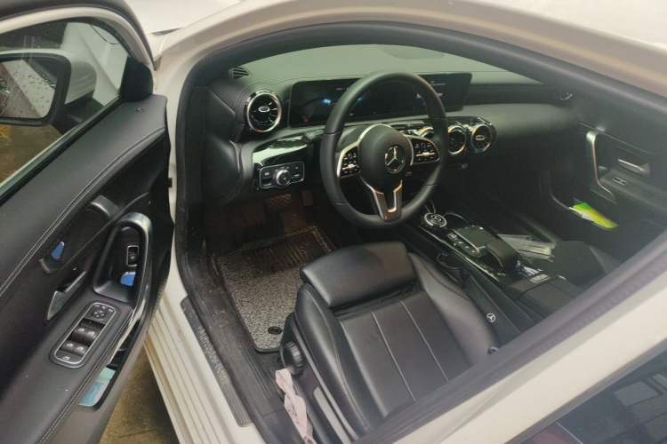 Used Mercedes-Benz A-Class 2020 Restyled A 200 L Sport Sedan Fashion Version Steering Wheel