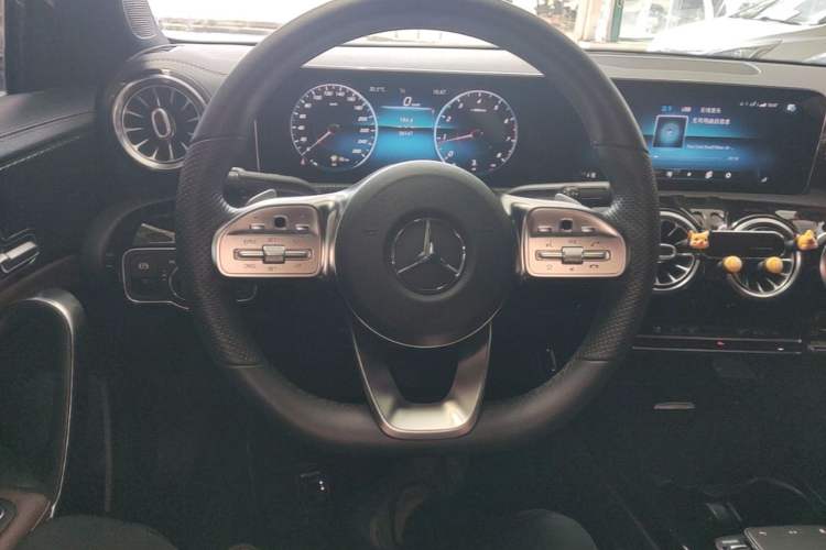 Used Mercedes-Benz A-Class 2020 Restyled A 200 L Sport Sedan Fashion Version Steering Wheel