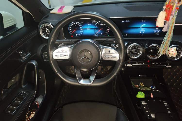 Used Mercedes-Benz A-Class 2020 Restyled A 200 L Sport Sedan Fashion Version Steering Wheel