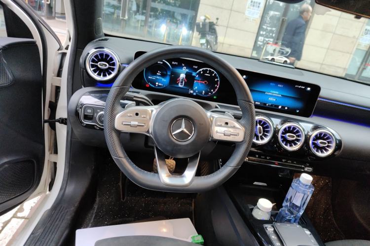 Used Mercedes-Benz A-Class 2020 Restyled A 200 L Sport Sedan Fashion Version Steering Wheel