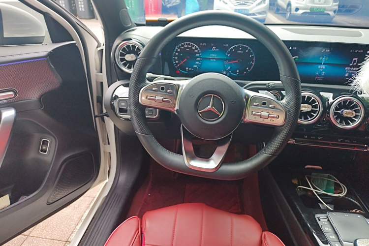 Used Mercedes-Benz A-Class 2020 Restyled A 200 L Sport Sedan Fashion Version Steering Wheel