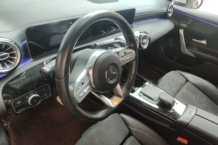 Used Mercedes-Benz A-Class 2020 Restyled A 200 L Sport Sedan Fashion Version Steering Wheel